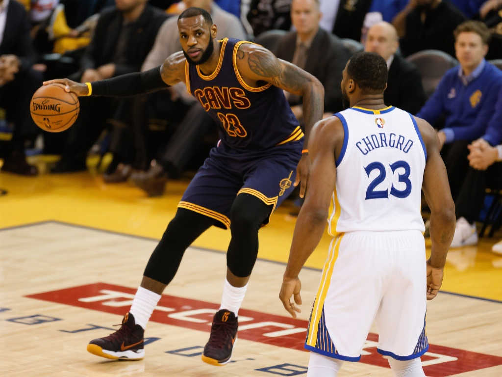 追梦创历史！季后赛篮板助攻双千里程碑，位列第8人